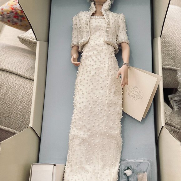 Franklin Mint Princess Of Wales Diana Porcelain Doll White Beaded Dress 17” NWT - Picture 3 of 6